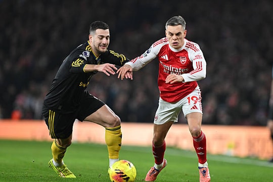 Trossard vinh danh Dalot là đối thủ khó nhằn nhất: Lời khẳng định cho giá trị của Man Utd