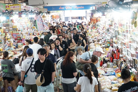 Bình ổn thị trường mùa cao điểm đón khách