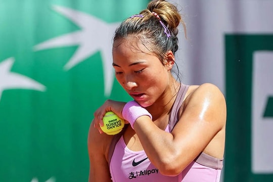 Zheng Qinwen văng khỏi top 100 sau cú sốc tại Roland Garros 2026