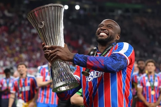 Jean-Philippe Mateta ghi bàn quyết định giúp Crystal Palace vô địch UEFA Conference League