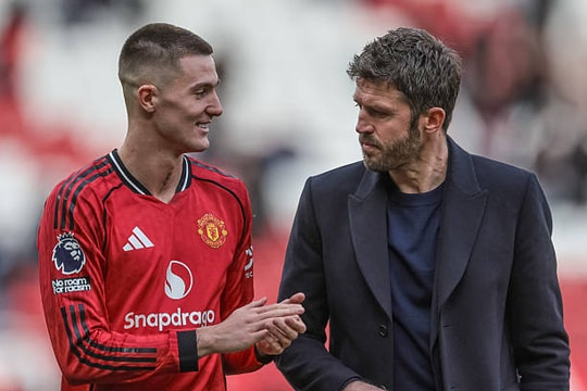 Benjamin Sesko tri ân Michael Carrick khi Man Utd trở lại đấu trường Champions League