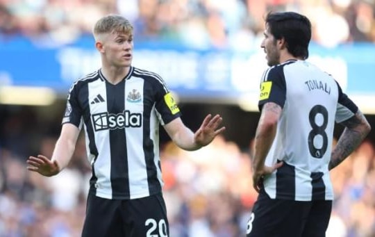 Manchester United lỡ kế hoạch chiêu mộ Lewis Hall vì thương vụ bất ngờ của Barcelona