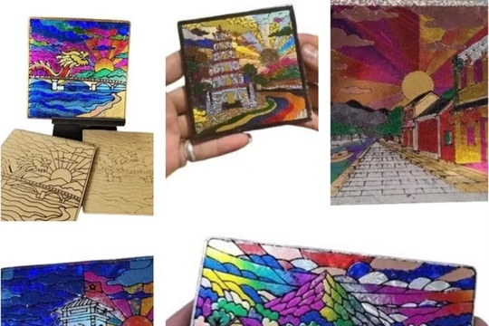 Vietnam offers special Foil Art gifts to visitors