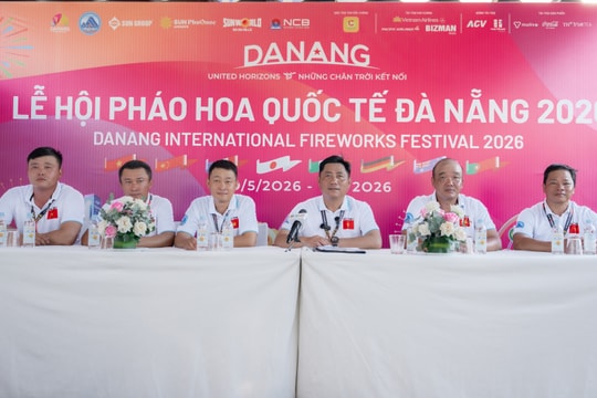 Chờ đợi đại tiệc ánh sáng và sắc màu