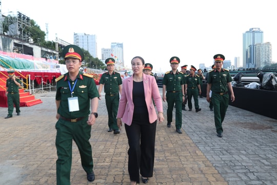 Lãnh đạo thành phố Đà Nẵng rà soát sân khấu và khán đài trước khai mạc DIFF 2026