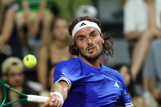 Địa chấn Roland Garros: Stefanos Tsitsipas và Ben Shelton bị loại sốc tại vòng hai