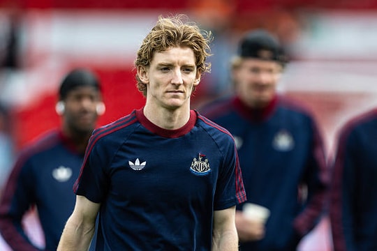 Anthony Gordon gia nhập Barcelona: Bom tấn 80 triệu euro và mức lương top đầu Camp Nou