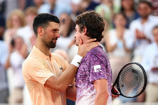 Djokovic thua ngược Fonseca tại Roland Garros 2026: Dấu chấm hết cho giấc mơ Grand Slam thứ 25?