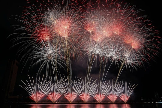 China captivates audiences with spectacular fireworks display at DIFF 2026