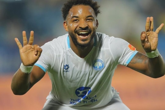 Nguyễn Xuân Son lập hat-trick siêu phẩm giúp Nam Định đè bẹp SLNA 3-0 tại Thiên Trường
