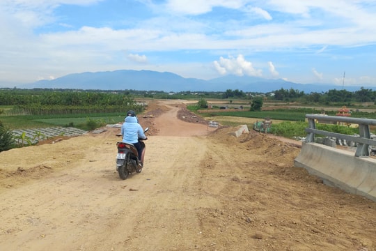 Vướng mặt bằng, khan hiếm vật liệu: Nhiều dự án nguy cơ chậm tiến độ
