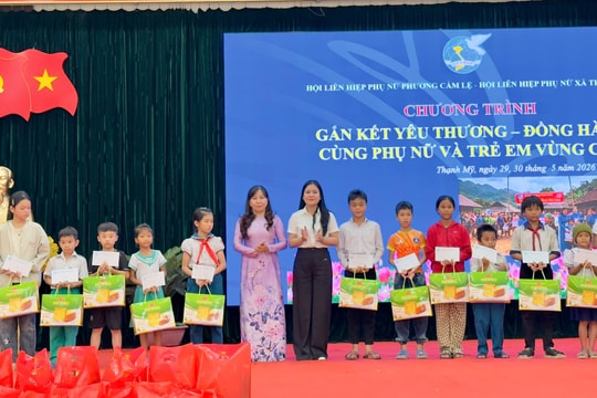 Trao gần 1.500 suất quà cho trẻ em ngày Quốc tế Thiếu nhi 1/6