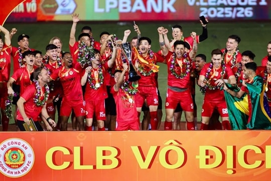 CAHN vô địch V-League 2025/26: Ngày lịch sử của Quang Hải và cơn thịnh nộ từ HLV Popov