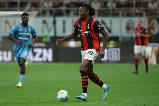 Arsenal nhắm chiêu mộ Morgan Rogers và Rafael Leao để nâng tầm hàng công cho Mikel Arteta