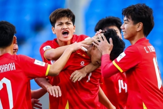 Hoàng Công Hậu lập hat-trick giúp U19 Việt Nam thắng tưng bừng ngày ra quân