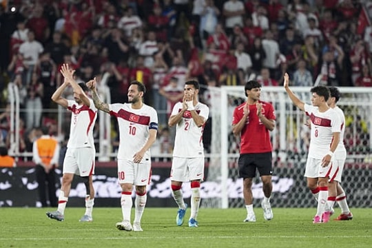 Thổ Nhĩ Kỳ vùi dập Bắc Macedonia 4-0: Sự bùng nổ của thế hệ tài năng mới