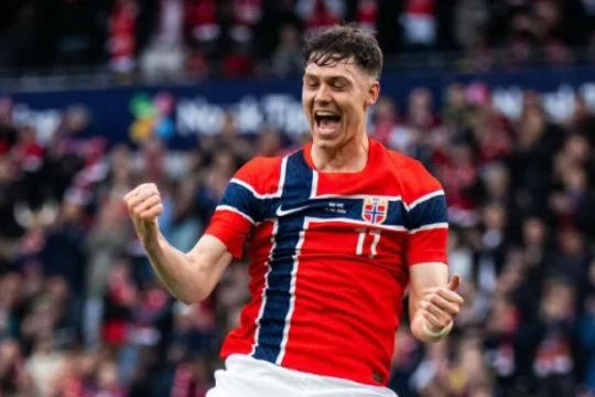 Jorgen Strand Larsen rực sáng, Na Uy áp đảo Thụy Điển 3-1 tại Ullevaal Stadion