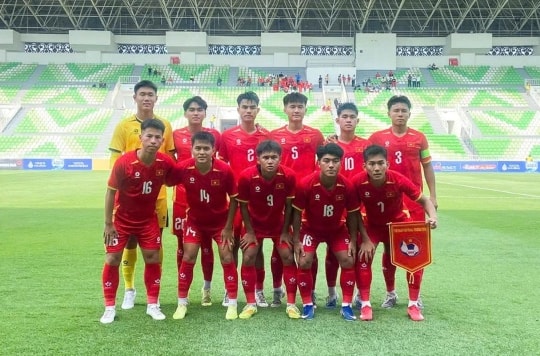 Công Hậu lập hat-trick giúp U19 Việt Nam thắng Timor Leste 3-0 ngày ra quân