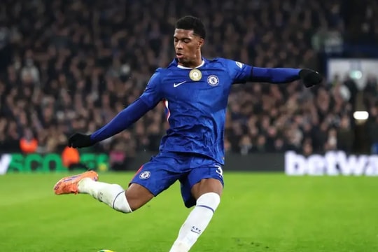 Xabi Alonso xác lập vị thế bất khả xâm phạm của Josh Acheampong tại Chelsea