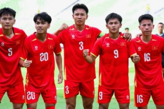 U19 Việt Nam thắng thuyết phục 3-0: Cổ động viên Indonesia ngỡ ngàng trước sức mạnh của thầy trò HLV Yutaka Ikeuchi