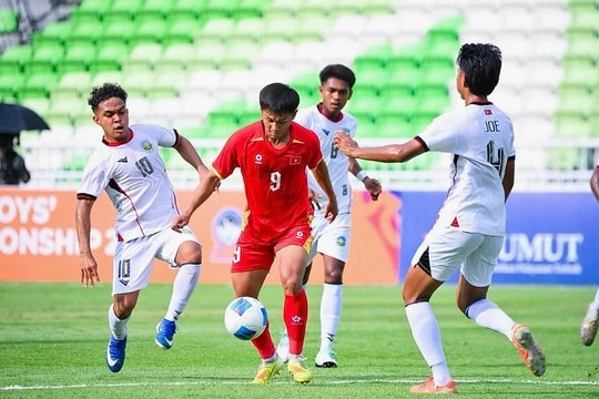 Hoàng Công Hậu lập hat-trick, U19 Việt Nam thắng Timor Leste 3-0 ngày ra quân