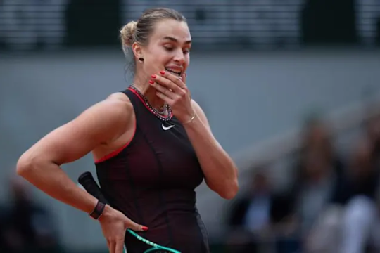 Sabalenka muốn giải nghệ sau thảm bại khó tin tại tứ kết Roland Garros 2026
