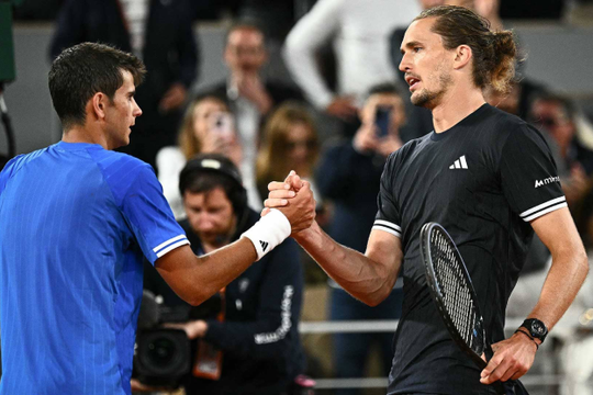 Roland Garros 2026: Alexander Zverev và Jakub Mensik khuất phục làn sóng tuổi teen