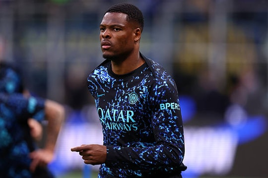 Real Madrid kích hoạt giải phóng Denzel Dumfries; MU tạm dừng gia hạn Bruno Fernandes