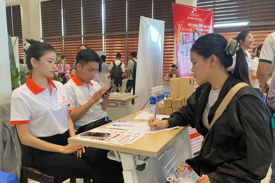 Gần 120 doanh nghiệp tham gia tuyển dụng tại ngày hội việc làm Đại học Duy Tân 2026
