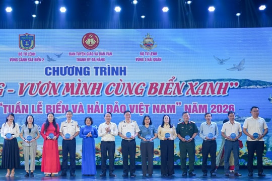 Lan tỏa tình yêu biển đảo qua chương trình “Đà Nẵng - Vươn mình cùng biển xanh”