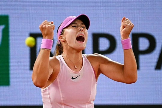 Mirra Andreeva đấu Maja Chwalinska tại chung kết Roland Garros 2026