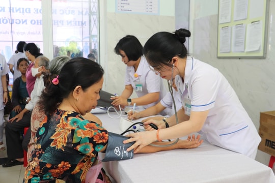 Khám sức khỏe miễn phí cho người dân phường Hòa Khánh