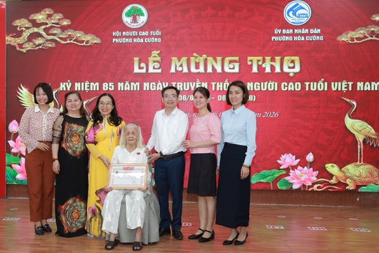 Phường Hòa Cường mừng thọ, chúc thọ 91 người cao tuổi