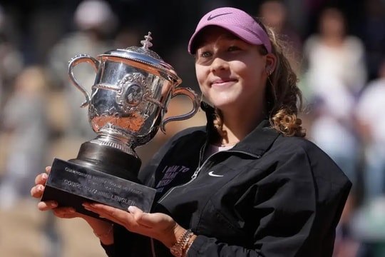 Mirra Andreeva vô địch Roland Garros: Siêu sao tuổi 19 kế tục Maria Sharapova