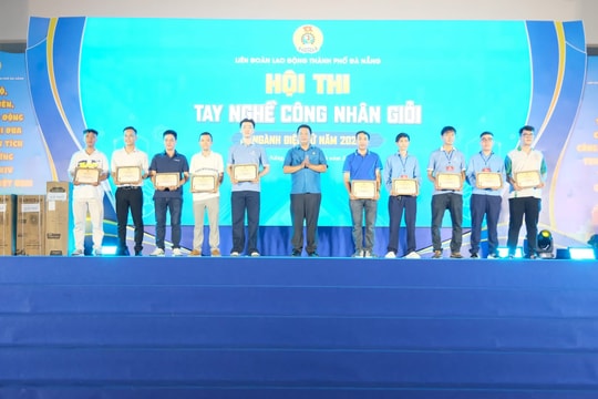 Trao giải Hội thi tay nghề công nhân giỏi ngành điện tử