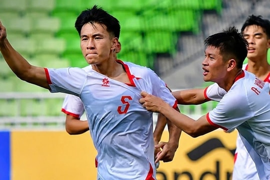 U19 Việt Nam đánh rơi ngôi đầu bảng A sau quả phạt đền phút 90+2 trước U19 Indonesia