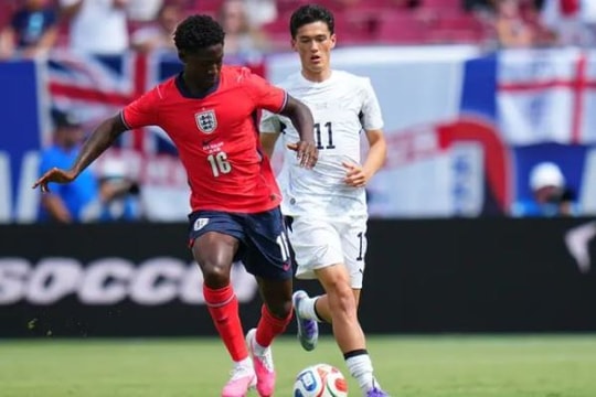 Kobbie Mainoo tỏa sáng trong vai trò số 8 tự do dưới thời Thomas Tuchel