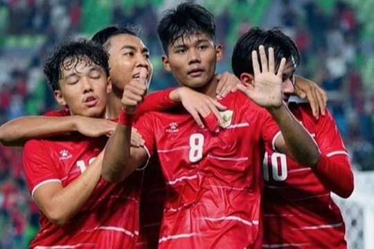 U19 Indonesia thắng nghẹt thở U19 Việt Nam 2-1 để chiếm ngôi đầu bảng A