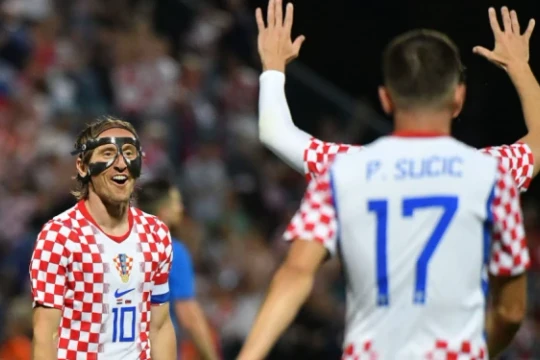 Croatia hạ Slovenia 2-1: Luka Modric lập siêu phẩm và kịch tính phút 90+3