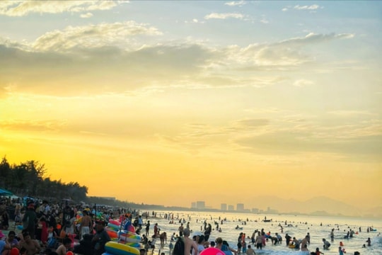 Da Nang's beaches, fireworks: “Connecting Horizons”