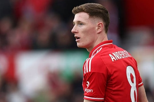 Manchester United chờ cú lật kèo Elliot Anderson khi Man City vướng rào cản 100 triệu bảng