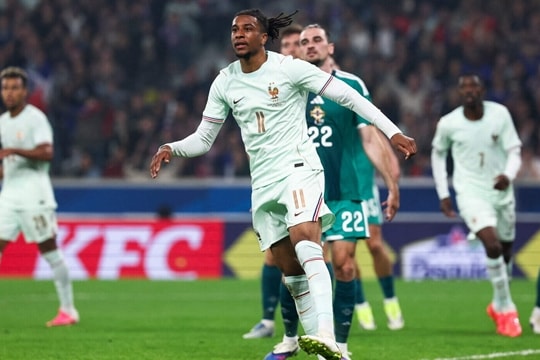 Michael Olise lập hat-trick, tuyển Pháp nhận bài học từ luật 10 giây của FIFA