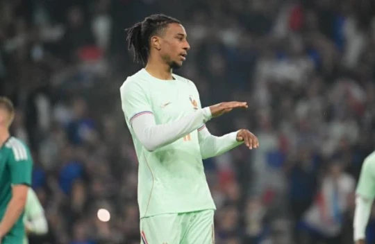 Michael Olise lập hat-trick siêu hạng, Pháp thắng thuyết phục Bắc Ireland 3-1