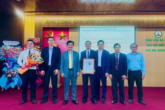 Bệnh viện Đa khoa khu vực miền núi phía Bắc Quảng Nam đón nhận Chứng nhận Vàng của Hội Đột quỵ thế giới