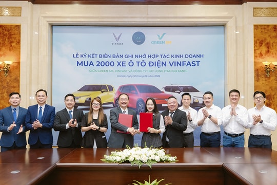Huy Long chốt mua 2.000 ô tô điện VinFast: Cú hích xanh cho vận tải miền Trung và hai thành phố lớn