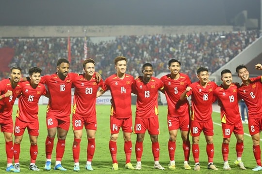 Tuyển Việt Nam trụ vững top 100 FIFA nhờ chiến thắng của Indonesia trước Mozambique
