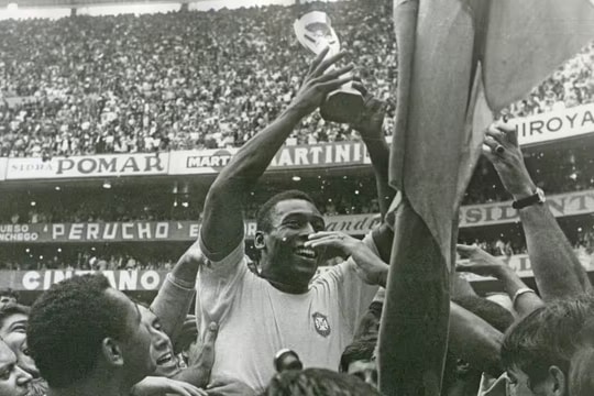 Top 10 huyền thoại vĩ đại nhất lịch sử World Cup: Lionel Messi xếp sau 3 vĩ nhân nào?