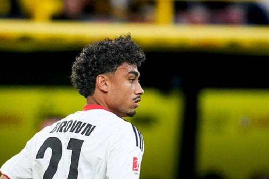 Bayern Munich áp sát chữ ký Nathaniel Brown: Gáo nước lạnh cho tham vọng của Arsenal
