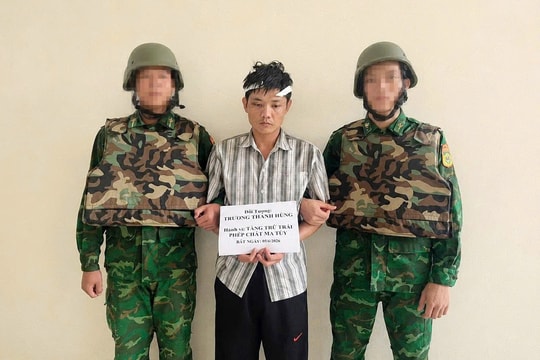 Khởi tố đối tượng tàng trữ trái phép chất ma túy