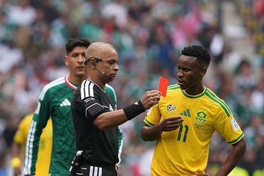 Kỷ lục 3 thẻ đỏ ngày khai màn World Cup 2026: Lời cảnh báo đanh thép tại Azteca